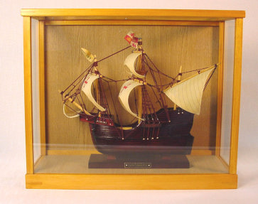 ガラスケース入り‐帆船模型